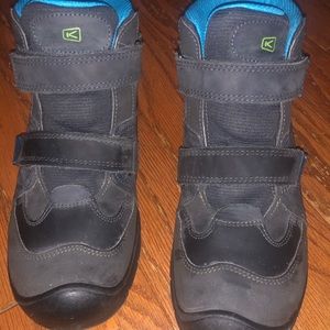 Keen boots worn very little
